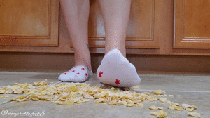 www.myprettyfeet8.com - Cereal Crunch with Socks n Bare feet thumbnail